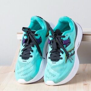 Saucony Teal and Black Athletic Shoes